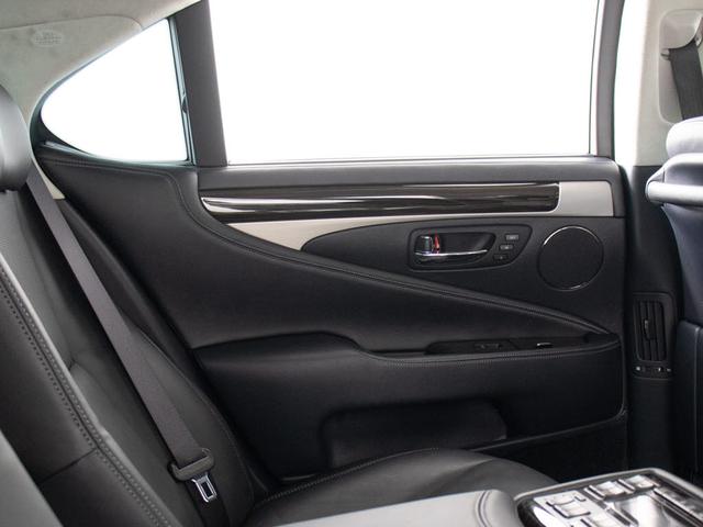 ＬＳ ＬＳ４６０　バージョンＬ　（禁煙車）（全画面ＳＤナビ）（１９インチＡＷ）（モデリスタエアロ）（レーダークルーズ）（プリクラッシュ）（ＢＳＭ）（クリアランスソナー）（三眼ＬＥＤヘッドライト）（パワートランク）（黒本革）（33枚目）