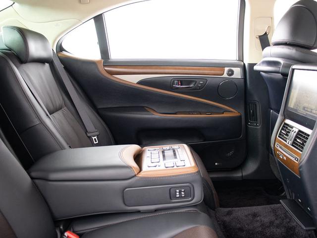 ＬＳ ＬＳ６００ｈＬ　エグゼクティブパッケージ　（５人乗り）（ロングモデル）（サンルーフ）（マークレビンソン）（リアエンター）（ドライバーモニター）（レーダークルーズ）（プリクラッシュ）（ＢＳＭ）（クリアランスソナー）（オットマン）（冷暖房シート）（28枚目）