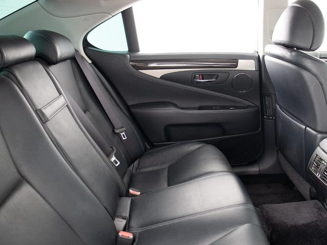 ＬＳ ＬＳ４６０　バージョンＣ　（禁煙）（サンルーフ）（３眼ＬＥＤヘッドライト）（パワートランク）（黒本革シート）（冷暖房シート）（クリアランスソナー）（クルーズコントロール）（記録簿６枚）（ＨＤＤマルチナビ）（Ｂｌｕｅｔｏｏｔｈ）（29枚目）