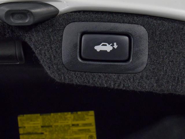 ＬＳ ＬＳ６００ｈ　バージョンＵ　Ｉパッケージ　（サンルーフ）（クリアランスソナー）（白本革）（レーダークルーズ）（プリクラッシュ）（パワートランク）（ＬＥＤヘッドライト）（後席ＶＩＰ仕様）（冷暖房シート）（ＨＤＤマルチナビ）（Ｂｌｕｅｔｏｏｔｈ）（7枚目）