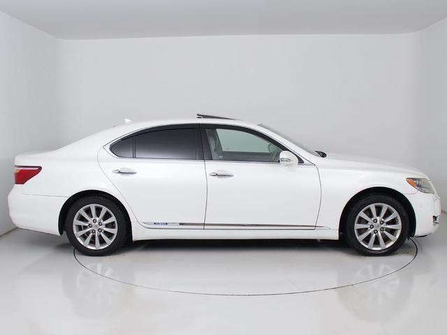 ＬＳ ＬＳ６００ｈ　バージョンＵ　Ｉパッケージ　（サンルーフ）（クリアランスソナー）（白本革）（レーダークルーズ）（プリクラッシュ）（パワートランク）（ＬＥＤヘッドライト）（後席ＶＩＰ仕様）（冷暖房シート）（ＨＤＤマルチナビ）（Ｂｌｕｅｔｏｏｔｈ）（16枚目）
