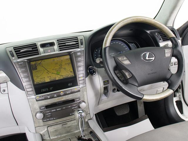 ＬＳ ＬＳ６００ｈ　バージョンＵ　Ｉパッケージ　（サンルーフ）（クリアランスソナー）（白本革）（レーダークルーズ）（プリクラッシュ）（パワートランク）（ＬＥＤヘッドライト）（後席ＶＩＰ仕様）（冷暖房シート）（ＨＤＤマルチナビ）（Ｂｌｕｅｔｏｏｔｈ）（26枚目）