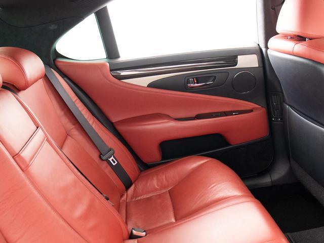 ＬＳ ＬＳ４６０　Ｆスポーツ　（サンルーフ）（Ｌセレクト）（ＴＲＤフルエアロ）（４本出しマフラー）（新品タイヤ）（専用赤本革）（レーダークルーズ）（プリクラッシュ）（ＬＫＡ）（ＢＳＭ）（クリアランスソナー）（連眼ＬＥＤライト）（30枚目）