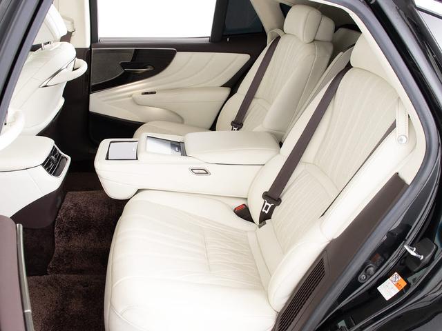 ＬＳ ＬＳ５００ｈ　バージョンＬ　（禁煙車）（サンルーフ）（白本革）（マークレビンソン）（デジタルインナーミラー）（パノラミックビュー）（パワートランク）（セーフティシステム＋Ａ）（ＢＳＭ）（クリアランスソナー）（全画面ＳＤナビ）（34枚目）