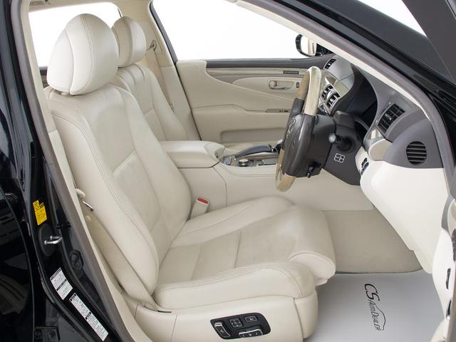 LS LS600hL エグゼクティブパッケージ (5人乗り)(マークレビンソン)(リアエンター)(メローホワイトレザー)(Fスポーツ仕様バンパー)(20インチAW)(ドライバーモニター)(レーダークルーズ)(プリクラッシュ)(LKA)(BSM)(27枚目)