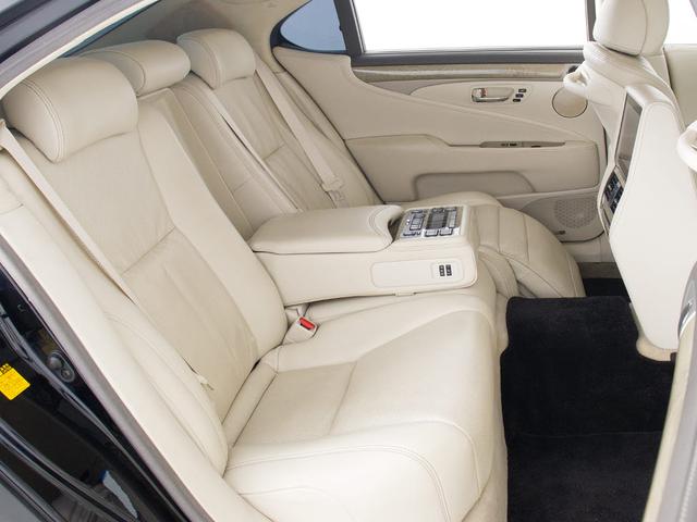 LS LS600hL エグゼクティブパッケージ (5人乗り)(マークレビンソン)(リアエンター)(メローホワイトレザー)(Fスポーツ仕様バンパー)(20インチAW)(ドライバーモニター)(レーダークルーズ)(プリクラッシュ)(LKA)(BSM)(29枚目)