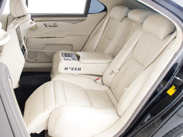 LS LS600hL エグゼクティブパッケージ (5人乗り)(マークレビンソン)(リアエンター)(メローホワイトレザー)(Fスポーツ仕様バンパー)(20インチAW)(ドライバーモニター)(レーダークルーズ)(プリクラッシュ)(LKA)(BSM)(30枚目)
