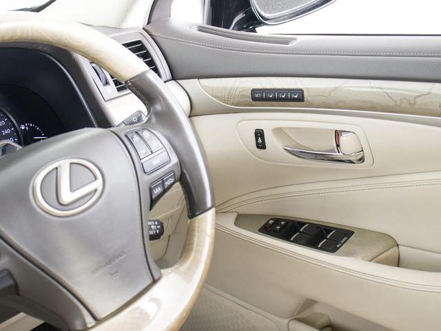 LS LS600hL エグゼクティブパッケージ (5人乗り)(マークレビンソン)(リアエンター)(メローホワイトレザー)(Fスポーツ仕様バンパー)(20インチAW)(ドライバーモニター)(レーダークルーズ)(プリクラッシュ)(LKA)(BSM)(46枚目)