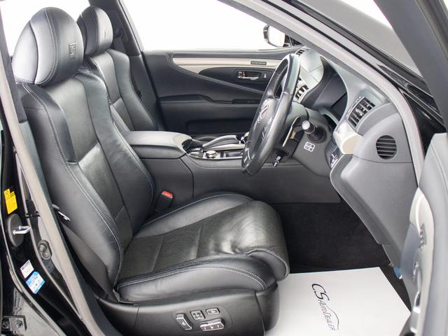 LS LS460 Fスポーツ (サンルーフ)(4本出しマフラー)(レーダークルーズ)(プリクラッシュ)(BSM)(障害物センサー)(パワートランク)(黒本革)(シートヒーター)(エアシート)(LEDヘッドライト)(19インチAW)(23枚目)