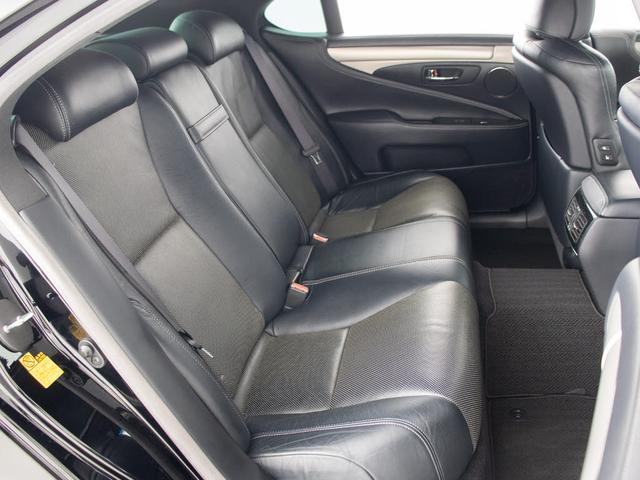LS LS460 Fスポーツ (サンルーフ)(4本出しマフラー)(レーダークルーズ)(プリクラッシュ)(BSM)(障害物センサー)(パワートランク)(黒本革)(シートヒーター)(エアシート)(LEDヘッドライト)(19インチAW)(25枚目)