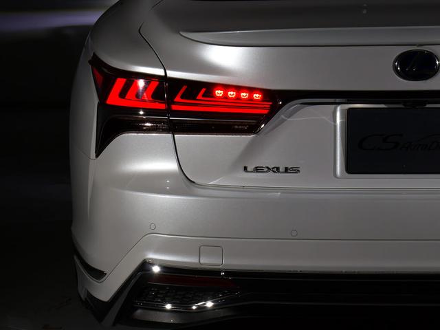 LS LS500h エグゼクティブ (サンルーフ)(マークレビンソン)(リアエンター)(白本革)(モデリスタエアロ)(パノラミックビュー)(セーフティシステム+A)(全画面SDナビ)(BSM)(HUD)(後席VIP仕様)(LEDライト)(22枚目)