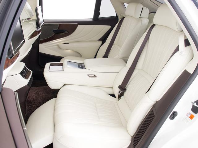 LS LS500h エグゼクティブ (サンルーフ)(マークレビンソン)(リアエンター)(白本革)(モデリスタエアロ)(パノラミックビュー)(セーフティシステム+A)(全画面SDナビ)(BSM)(HUD)(後席VIP仕様)(LEDライト)(32枚目)
