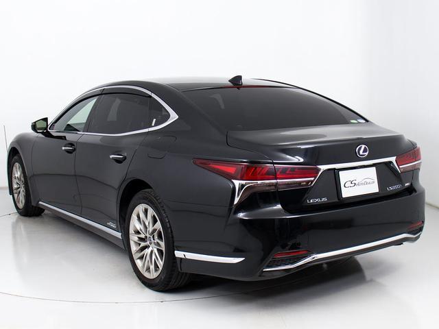 LS LS500h エグゼクティブ (禁煙車)(マークレビンソン)(リアエンター)(デジタルインナーミラー)(パノラミックビュー)(セーフティシステム+A)(クリアランスソナー)(パワートランク)(黒本革)(後席コントロールパネル)(16枚目)