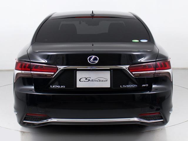 LS LS500h エグゼクティブ (禁煙車)(マークレビンソン)(リアエンター)(デジタルインナーミラー)(パノラミックビュー)(セーフティシステム+A)(クリアランスソナー)(パワートランク)(黒本革)(後席コントロールパネル)(17枚目)