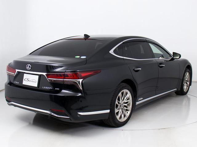 LS LS500h エグゼクティブ (禁煙車)(マークレビンソン)(リアエンター)(デジタルインナーミラー)(パノラミックビュー)(セーフティシステム+A)(クリアランスソナー)(パワートランク)(黒本革)(後席コントロールパネル)(18枚目)