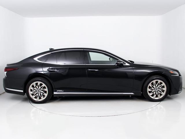 LS LS500h エグゼクティブ (禁煙車)(マークレビンソン)(リアエンター)(デジタルインナーミラー)(パノラミックビュー)(セーフティシステム+A)(クリアランスソナー)(パワートランク)(黒本革)(後席コントロールパネル)(19枚目)