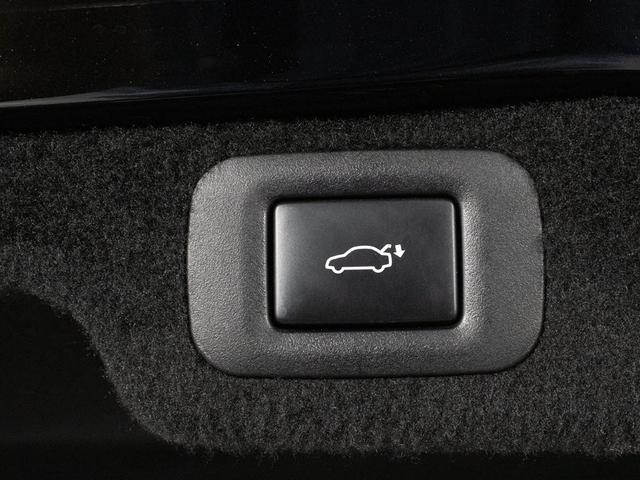 LS LS500h エグゼクティブ (禁煙車)(マークレビンソン)(リアエンター)(デジタルインナーミラー)(パノラミックビュー)(セーフティシステム+A)(クリアランスソナー)(パワートランク)(黒本革)(後席コントロールパネル)(24枚目)