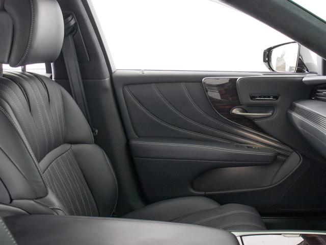 LS LS500h エグゼクティブ (禁煙車)(マークレビンソン)(リアエンター)(デジタルインナーミラー)(パノラミックビュー)(セーフティシステム+A)(クリアランスソナー)(パワートランク)(黒本革)(後席コントロールパネル)(29枚目)