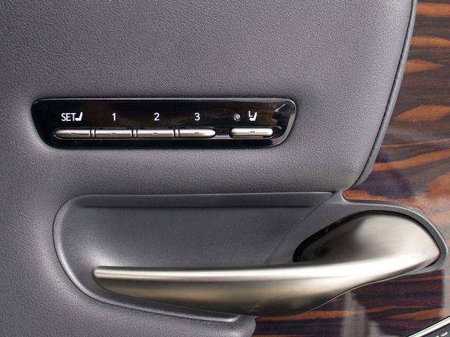 LS LS500h エグゼクティブ (禁煙車)(ワンオーナー)(点検記録簿16枚)(マークレビンソン)(リアエンター)(全周囲カメラ)(セーフティシステム+A)(BSM)(障害物センサー)(黒革)(オットマン)(後席コントロールパネル)(49枚目)