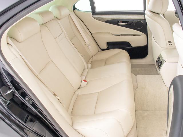 ＬＳ ＬＳ６００ｈ　バージョンＳ　Ｉパッケージ　（サンルーフ）（メローホワイトレザー）（クリアランスソナー）（ＬＥＤヘッドライト）（エアシート）（シートヒーター）（ＨＤＤマルチナビ）（バックモニター）（クルーズコントロール）（Ｂｌｕｅｔｏｏｔｈ）（26枚目）