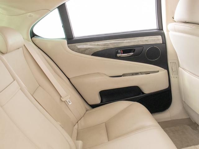 ＬＳ ＬＳ６００ｈ　バージョンＳ　Ｉパッケージ　（サンルーフ）（メローホワイトレザー）（クリアランスソナー）（ＬＥＤヘッドライト）（エアシート）（シートヒーター）（ＨＤＤマルチナビ）（バックモニター）（クルーズコントロール）（Ｂｌｕｅｔｏｏｔｈ）（29枚目）