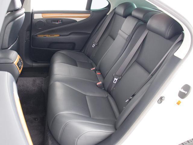 ＬＳ ＬＳ４６０　バージョンＣ　Ｉパッケージ　（サンルーフ）（整備点検記録簿６枚）（全画面ＳＤナビ）（レーダークルーズ）（プリクラッシュ）（ＢＳＭ）（ＬＥＤヘッドライト）（パワートランク）（クリアランスソナー）（黒本革）（冷暖房シート）（29枚目）