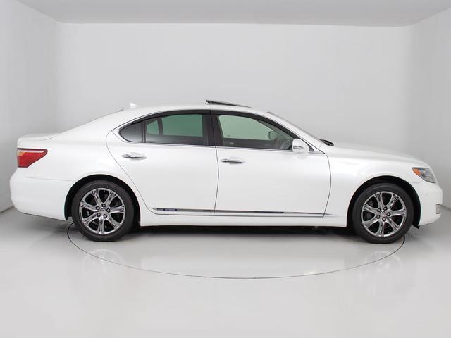 ★１８インチスパッタリング仕様アルミホイール装着車です！！今付いているアルミホイールの交換ＯＫです！