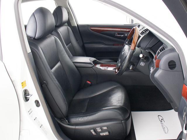 ★快適エアシート＆シートヒーターを装備しています！高級車ならではの装備です！シートが暖まる機能！シートから冷風が出る機能！どちらも付いています！！寒い冬も、暑い夏も快適にご乗車頂けますよ！！