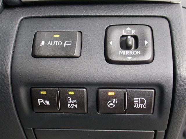 ★使いやすさや安全性を追求したステアリング周り！高級車ゆえにスイッチ類が多いのも特徴ですね！考え尽くされた配置ですぐに使いこなす事が出来ますのでご安心下さい！是非、体感してみて下さい！！