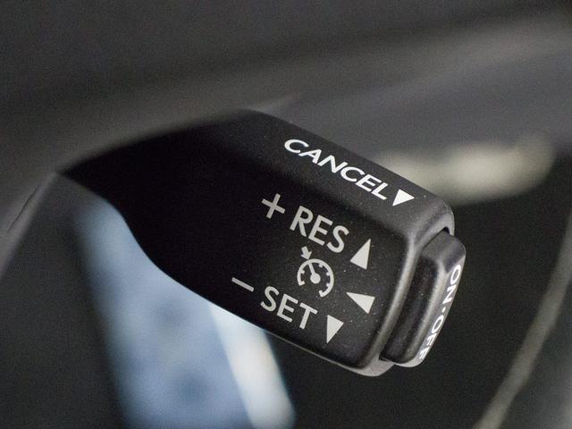 【オートクルーズコントロール】搭載。アクセル操作なしでも車が自動でスピードを保ってくれる機能です長距離の高速は楽々です