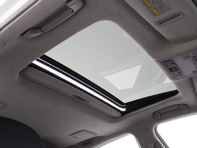 ★人気装備のサンルーフ！様々なドライブシーンで活躍してくれます！！開放感ある車内空間は気持ちがいいですよ！