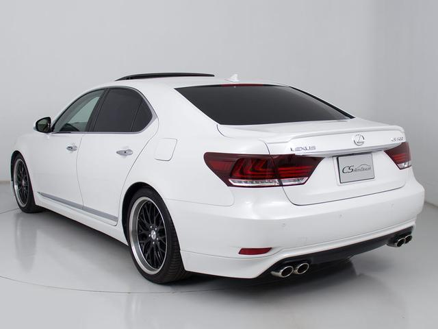 ４本出しマフラー装着！！スポーティーさを演出いたします！