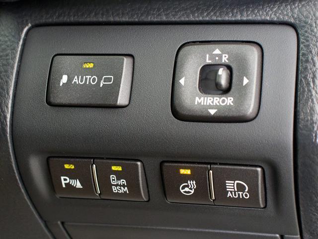 ★使いやすさや安全性を追求したステアリング周り！高級車ゆえにスイッチ類が多いのも特徴ですね！考え尽くされた配置ですぐに使いこなす事が出来ますのでご安心下さい！是非、体感してみて下さい！！
