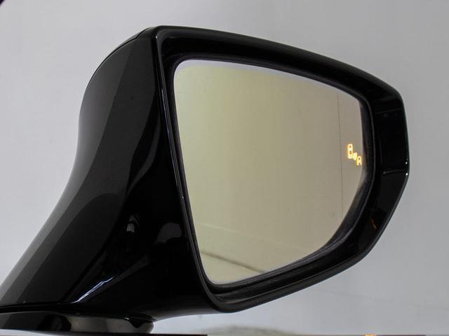 ＢＳＭ（ブラインドスポットモニタ）！隣の車線を走る車両をレーダーで検知し、ドアミラーでは確認しにくい後側方エリアに存在する車両に加えて、急接近してくる車両も検知します。