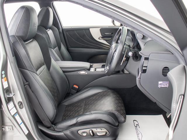 ★パワーシート装備！シート座面の前後スライドに加え、背もたれの角度調整も電動です！これぞ高級車の装備ですよね！！シートも広々でゆったり座れます！！快適なドライブをお約束！！