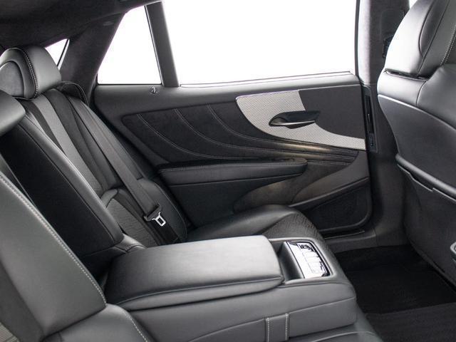 Ｆスポーツ専用黒本革シート！！お好みはいかがですか？当社では、お好みの色で新品本革シートを作成することもできます！！