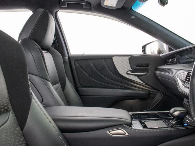 Ｆスポーツ専用黒本革シート！！お好みはいかがですか？当社では、お好みの色で新品本革シートを作成することもできます！！