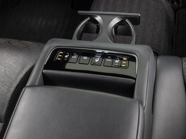 後席シートヒーターを装備しています！高級車ならではの装備です！シートが暖まりますので、寒い冬場も快適にご乗車頂けます！腰にも優しい！お子様や女性にも嬉しい装備ですね！！
