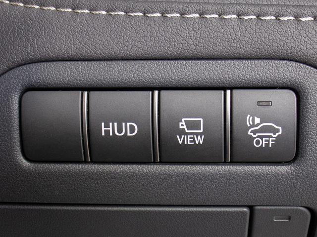 ヘッドアップ・ディスプレイ（ＨＵＤ）現在のスピードや、前方の車線情報など、運転に必要な情報を、目の前のウインドウガラスに表示する機能です。これにより、目線の移動が少なく済み、安全です。