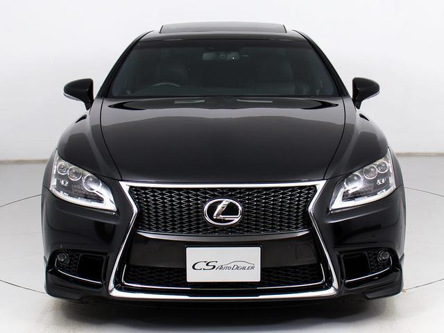 禁煙車です！室内は嫌なニオイも無く、すごく綺麗な状態です！禁煙車・・特にセダンタイプのお車では少ないですよね！！タバコのニオイが苦手なお客様必見です！快適にご乗車頂けます！！