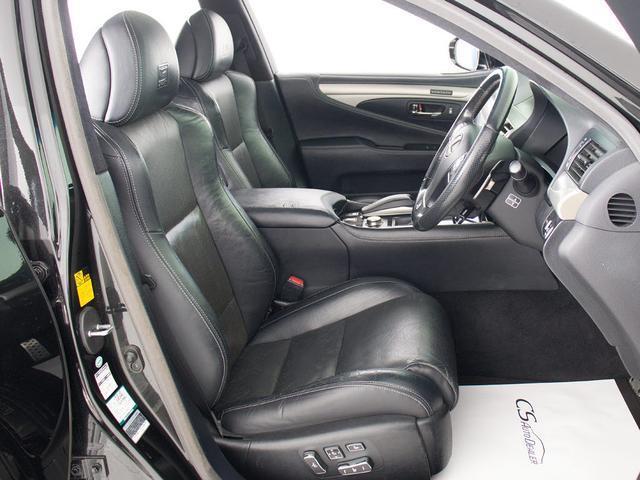 ★快適エアシート＆シートヒーターを装備しています！高級車ならではの装備です！シートが暖まる機能！シートから冷風が出る機能！どちらも付いています！！寒い冬も、暑い夏も快適にご乗車頂けますよ！！