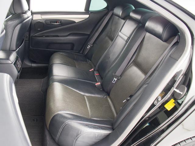 赤革、茶革、黒革、白革、黒×赤コンビ革・・・お好みの色で新品本革シートを作成できます！オリジナル本革でカーライフを満喫はいかがでしょうか？ご興味ある方は、デザイン等含め当社までお問い合わせください！