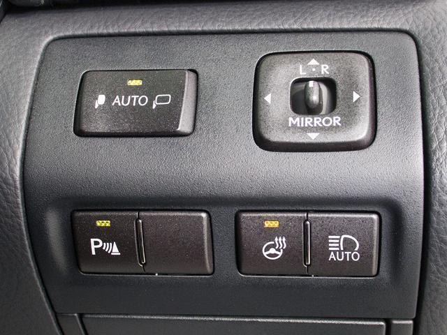 ★使いやすさや安全性を追求したステアリング周り！高級車ゆえにスイッチ類が多いのも特徴ですね！考え尽くされた配置ですぐに使いこなす事が出来ますのでご安心下さい！是非、体感してみて下さい！！