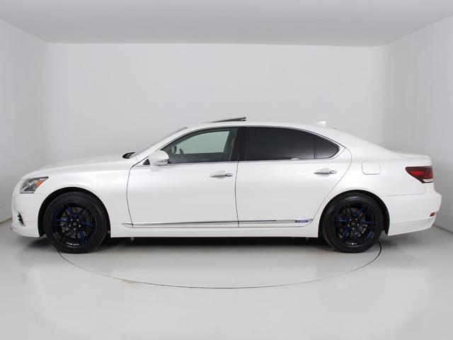 社外アルミホイール取付・スピンドルエアロ取付・各メーカーエアロ取付・車高調・ローダウン・ライトカスタム・スモークフィルム施工ＯＫ！お気軽にご相談下さい！