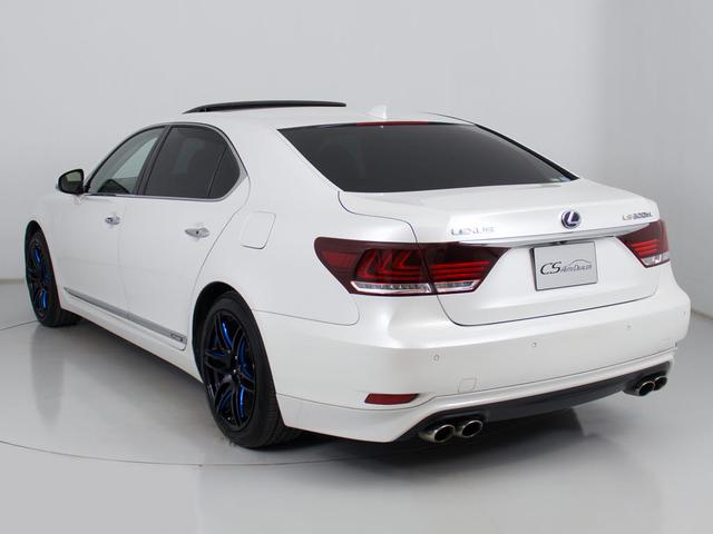 ４本出しマフラー装着！！スポーティーさを演出いたします！