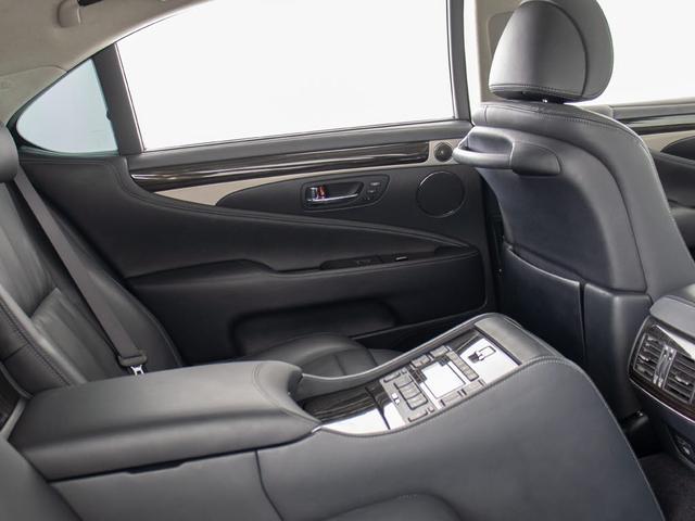 当社では、一般のクリーニングでは満足せず、オゾンを利用した、根本的な脱臭・消臭・除菌クリーニングも承っております！