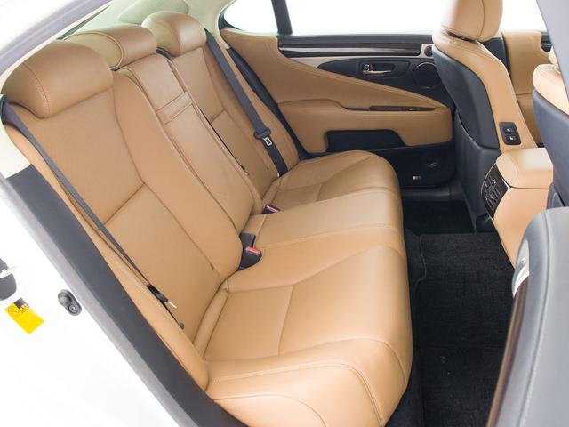 LS LS460 バージョンC Iパッケージ (禁煙車)(サンルーフ)(マークレビンソン)(レーダークルーズ)(プリクラッシュ)(BSM)(パワートランク)(茶本革)(助手席オットマン)(LEDヘッドライト)(クリアランスソナー)(冷暖房シート)(31枚目)