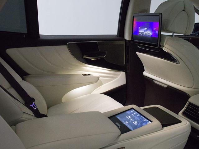 ＬＳ ＬＳ５００ｈ　エグゼクティブ　（禁煙車）（サンルーフ）（マークレビンソン）（リアエンター）（白本革シート）（デジタルインナーミラー）（パノラミックビュー）（後席コントロールパネル）（セーフティシステム＋Ａ）（パワートランク）（9枚目）