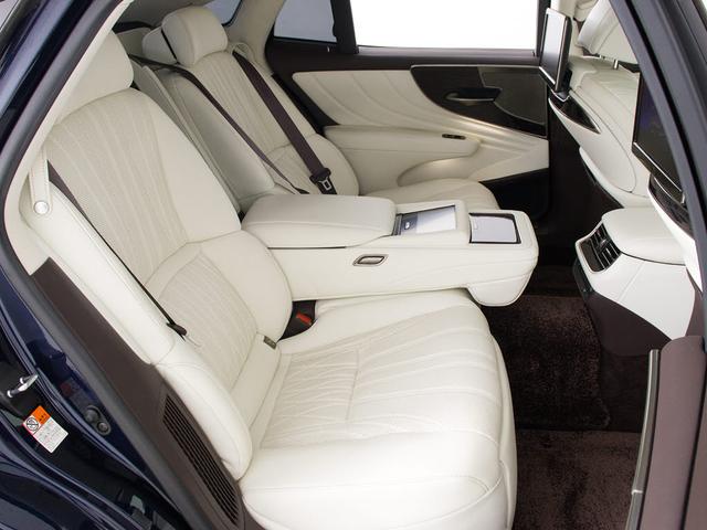 ＬＳ ＬＳ５００ｈ　エグゼクティブ　（禁煙車）（サンルーフ）（マークレビンソン）（リアエンター）（白本革シート）（デジタルインナーミラー）（パノラミックビュー）（後席コントロールパネル）（セーフティシステム＋Ａ）（パワートランク）（32枚目）