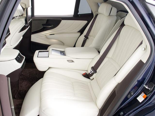ＬＳ ＬＳ５００ｈ　エグゼクティブ　（禁煙車）（サンルーフ）（マークレビンソン）（リアエンター）（白本革シート）（デジタルインナーミラー）（パノラミックビュー）（後席コントロールパネル）（セーフティシステム＋Ａ）（パワートランク）（33枚目）